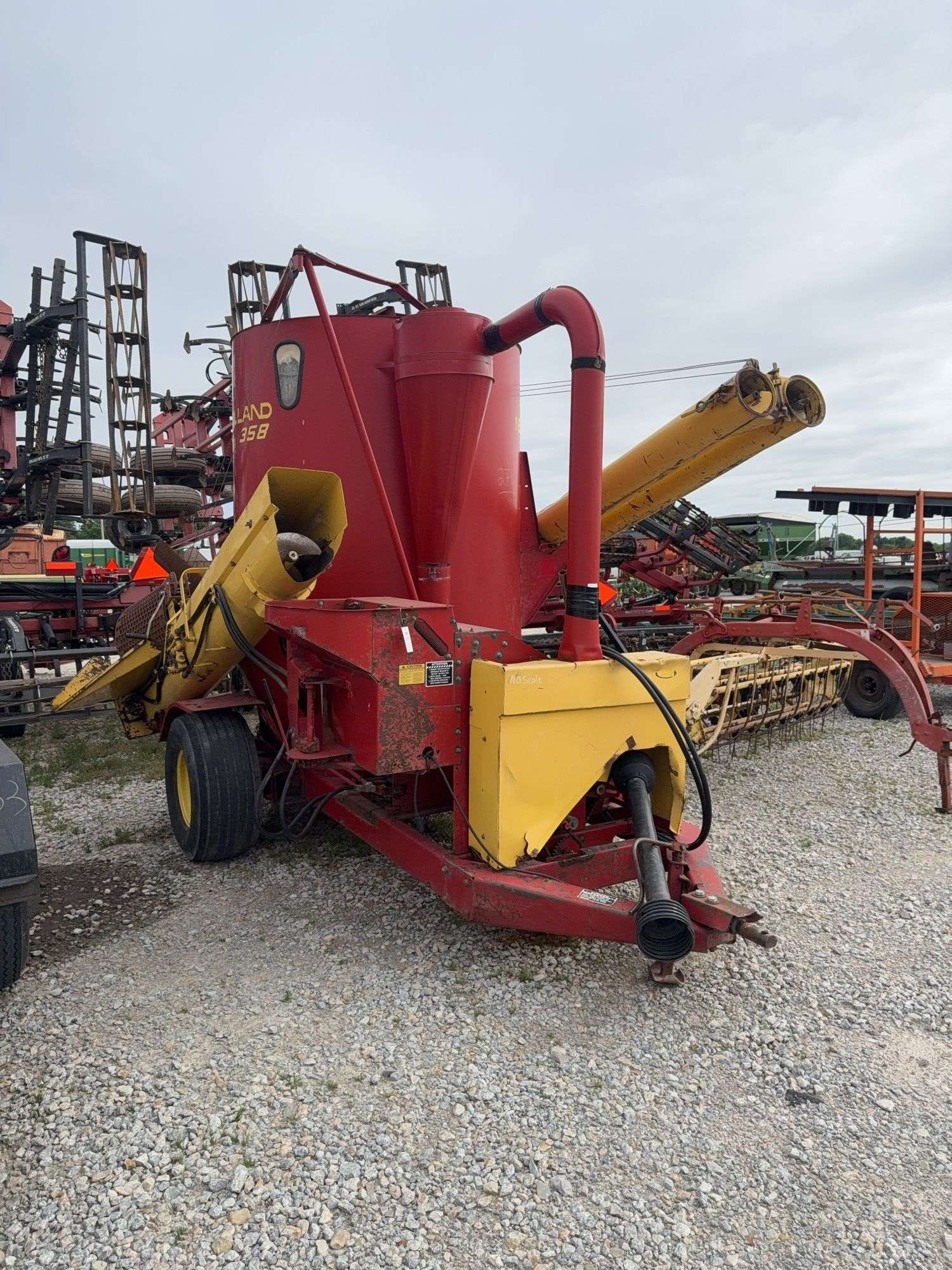 New Holland 358 Equipment Image0
