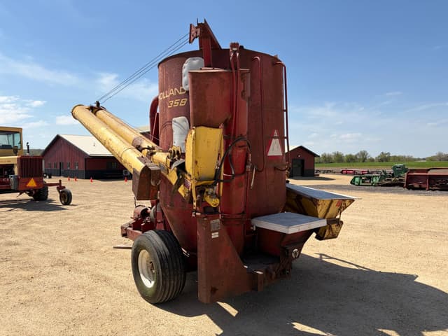 Image of New Holland 358 equipment image 1
