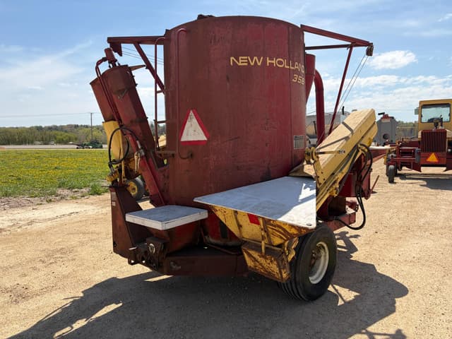 Image of New Holland 358 equipment image 2
