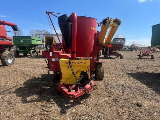 Image of New Holland 358 equipment image 1