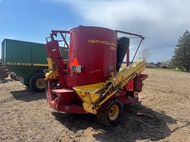 Image of New Holland 358 equipment image 4