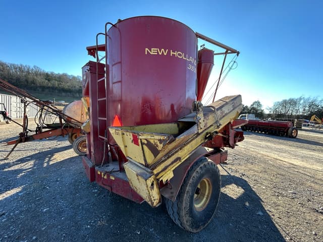 Image of New Holland 359 equipment image 3