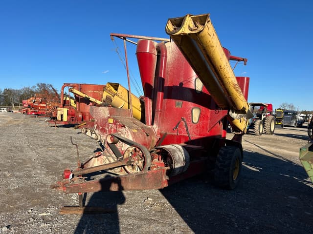 Image of New Holland 359 equipment image 1