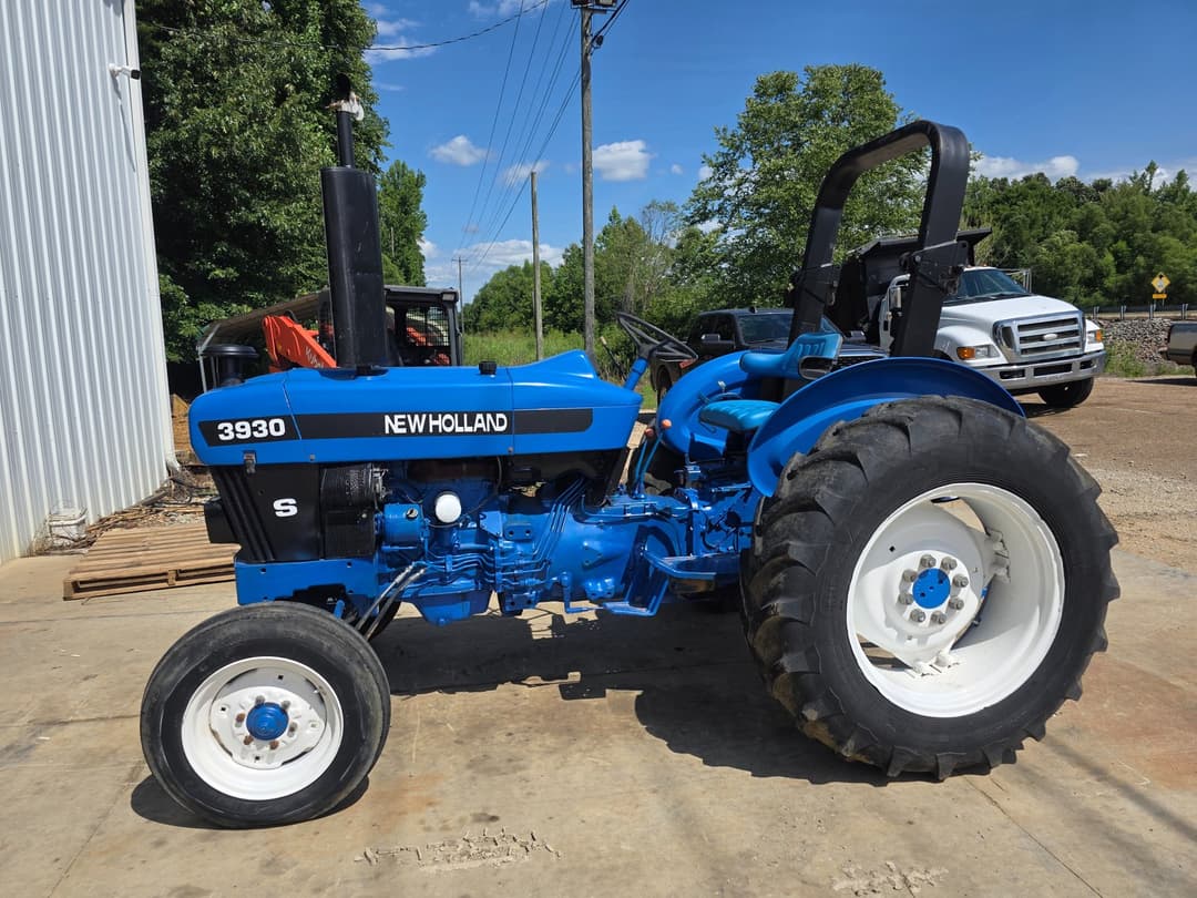 Image of New Holland 3930 Primary image