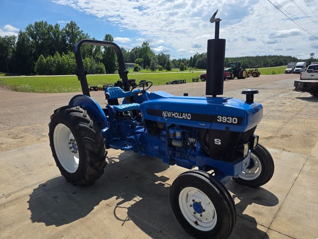 Image of New Holland 3930 equipment image 2