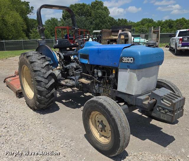Image of New Holland 3930 equipment image 2
