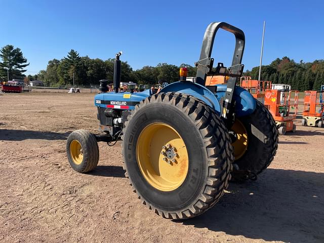 Image of New Holland 3930 equipment image 2