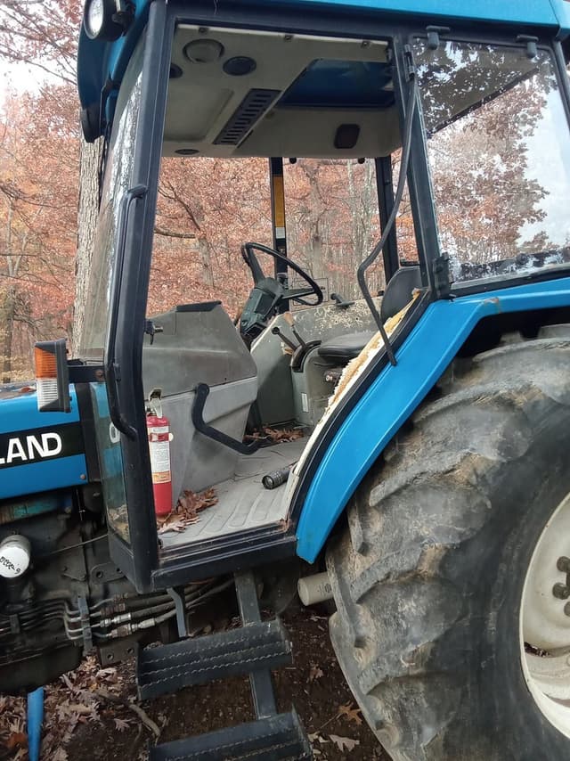 Image of New Holland 3930 equipment image 3