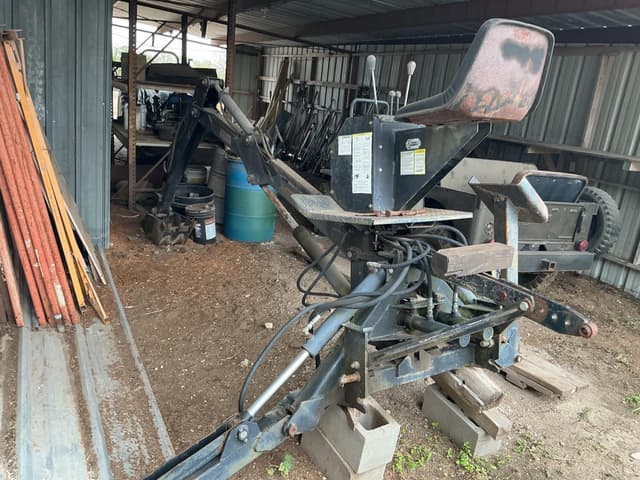 Image of New Holland 3930 equipment image 2