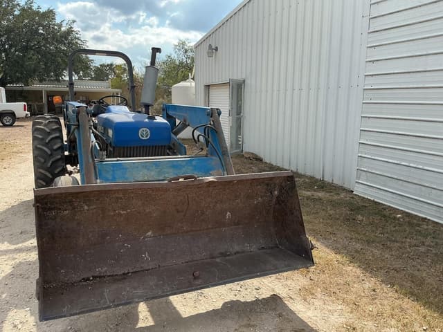 Image of New Holland 3930 equipment image 3