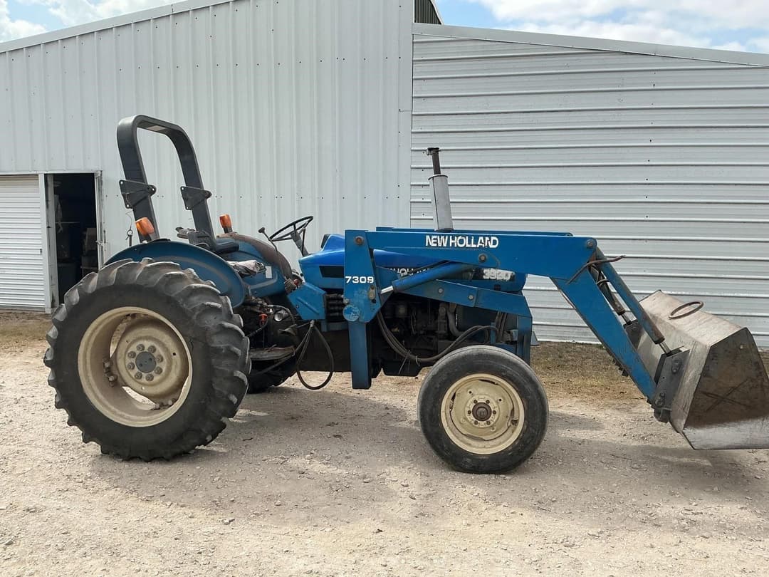 Image of New Holland 3930 Primary image