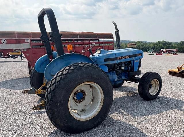 Image of New Holland 3930 equipment image 2