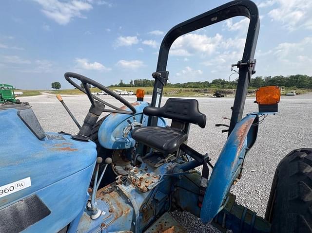 Image of New Holland 3930 equipment image 4