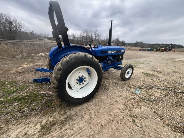 Image of New Holland 3930 equipment image 1