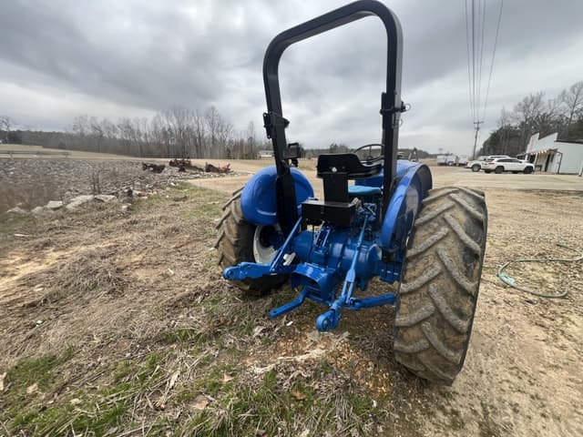 Image of New Holland 3930 equipment image 2