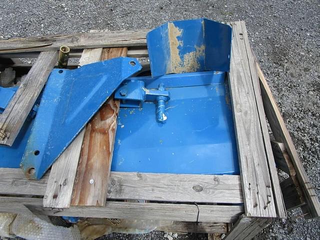 Image of New Holland 105A equipment image 3