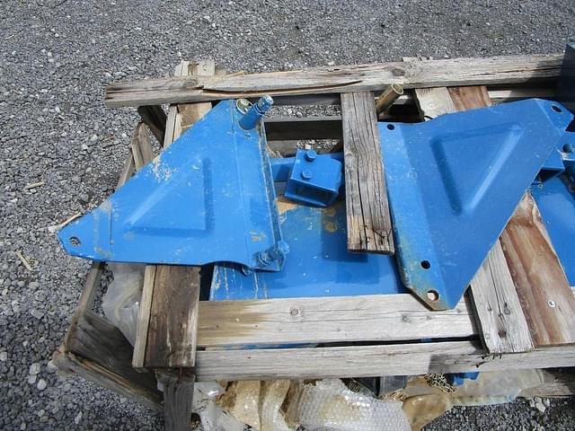 Image of New Holland 105A equipment image 2