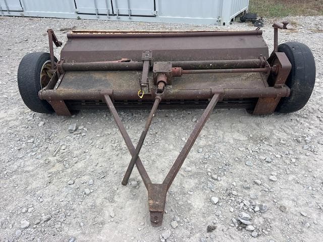 Image of New Holland 401 equipment image 2