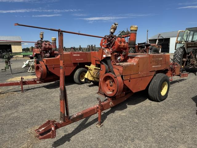 Image of New Holland 425 equipment image 2