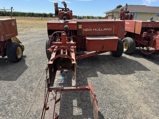 Image of New Holland 425 equipment image 4