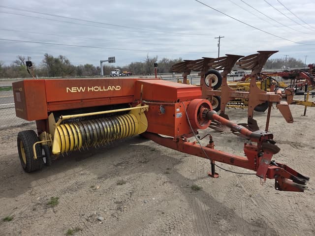 Image of New Holland 425 equipment image 1