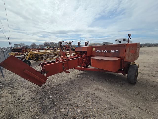 Image of New Holland 425 equipment image 2