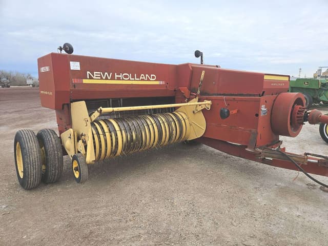 Image of New Holland 426 equipment image 1