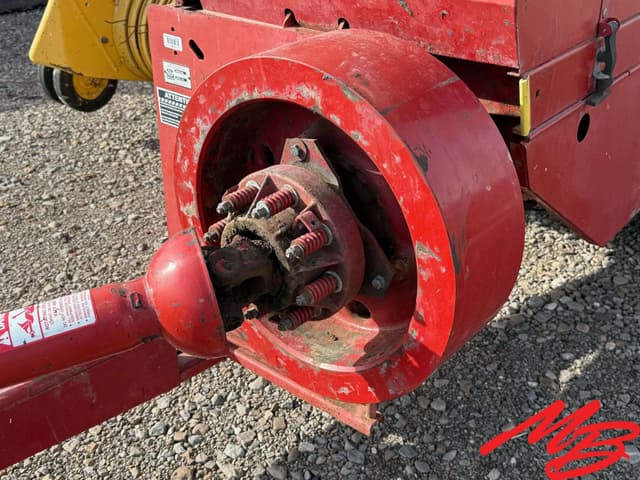 Image of New Holland 426 equipment image 4