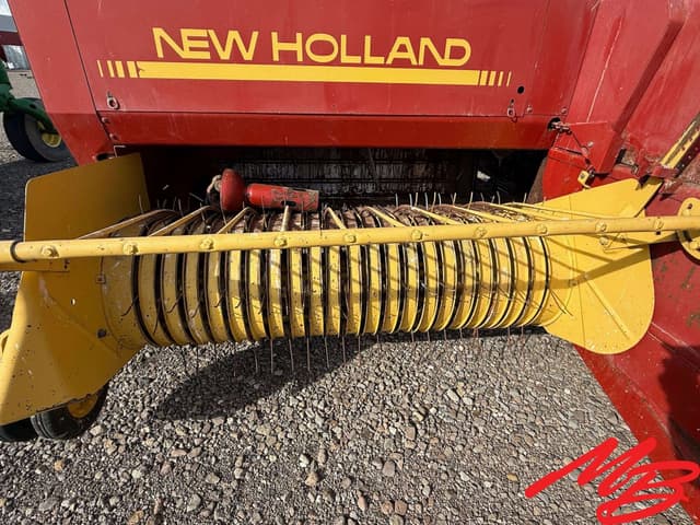Image of New Holland 426 equipment image 3