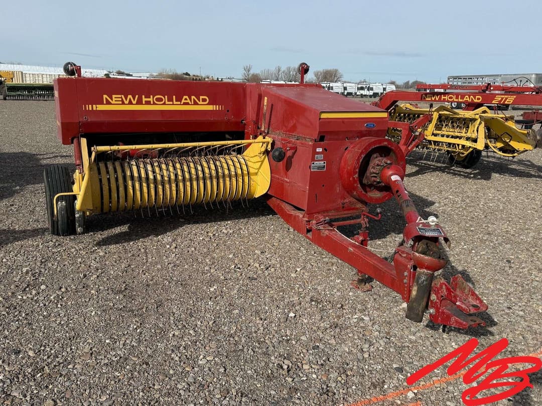 Image of New Holland 426 Primary image