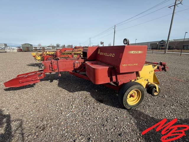 Image of New Holland 426 equipment image 1