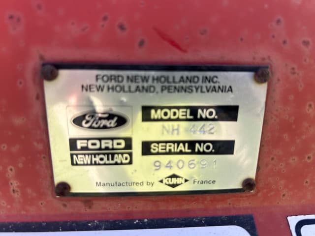 Image of New Holland 442 equipment image 4