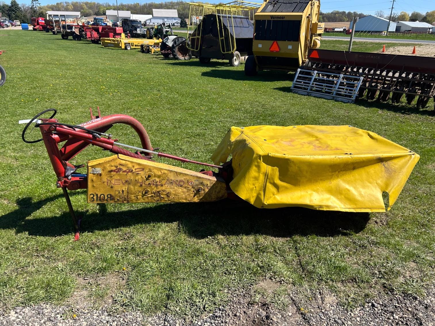New Holland 442 Equipment Image0