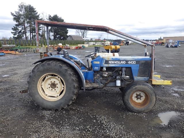 Image of New Holland 4430 equipment image 3