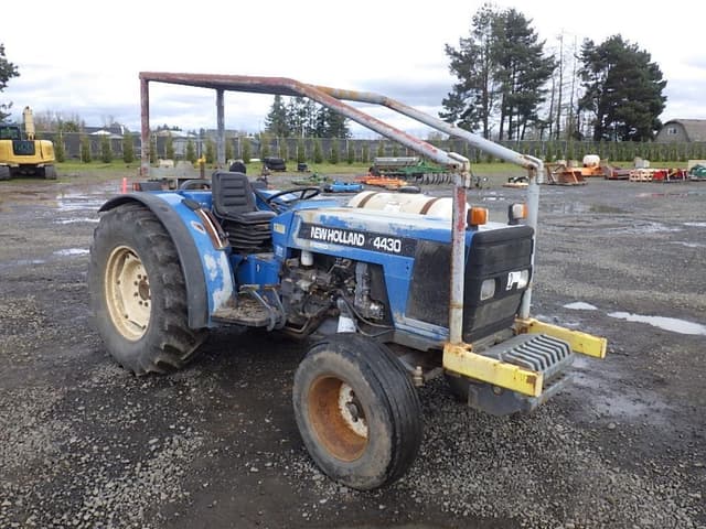 Image of New Holland 4430 equipment image 2