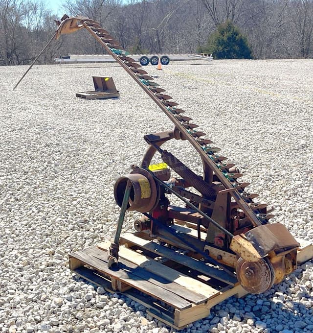 Image of New Holland 450 equipment image 4