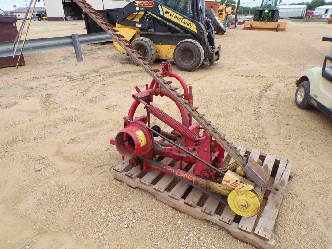 Image of New Holland 451 Image 0