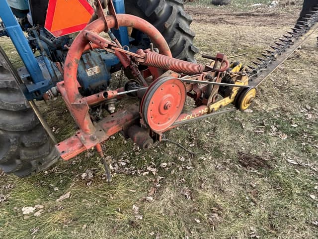 Image of New Holland 451 equipment image 2