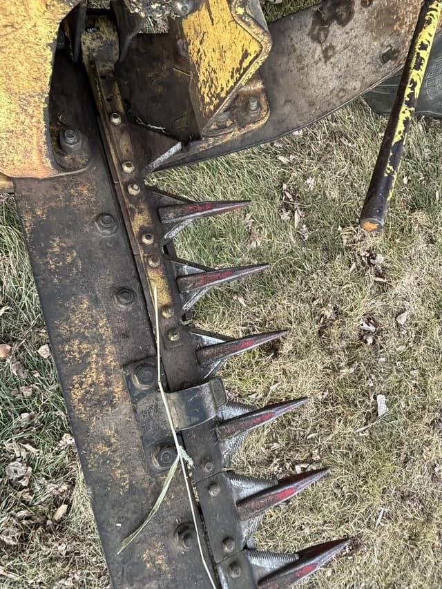 Image of New Holland 451 equipment image 4