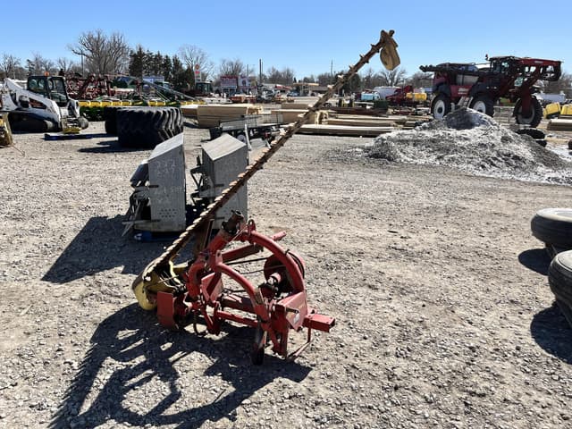 Image of New Holland 451 equipment image 1