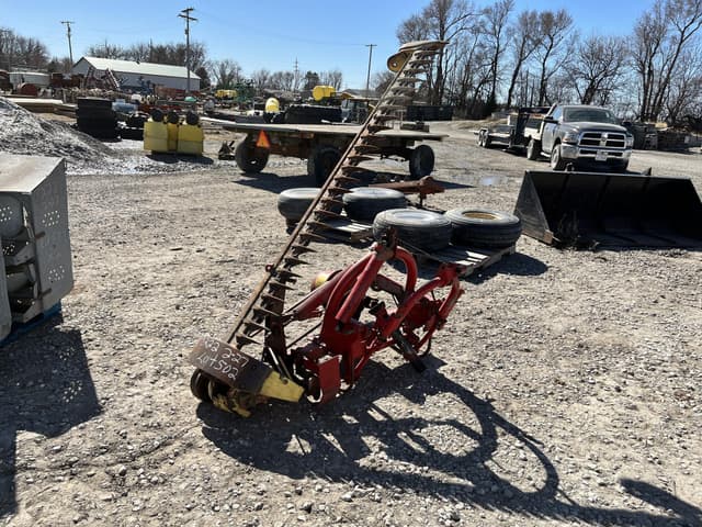 Image of New Holland 451 equipment image 3