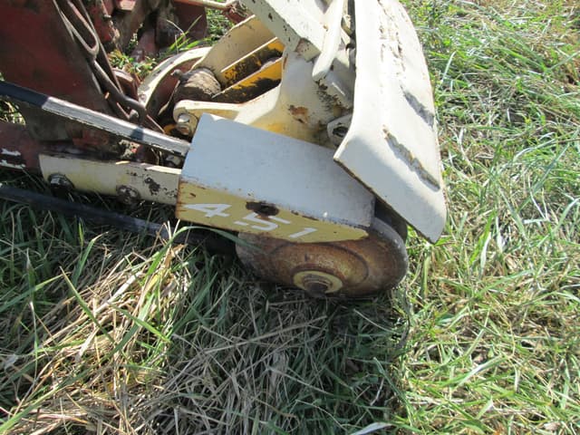 Image of New Holland 451 equipment image 4