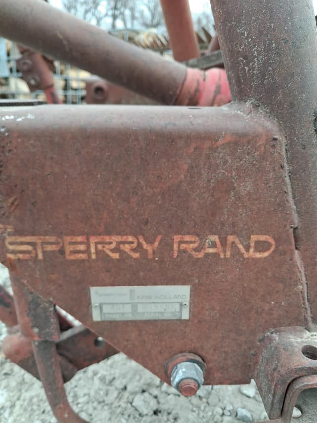 Image of New Holland 451 equipment image 3