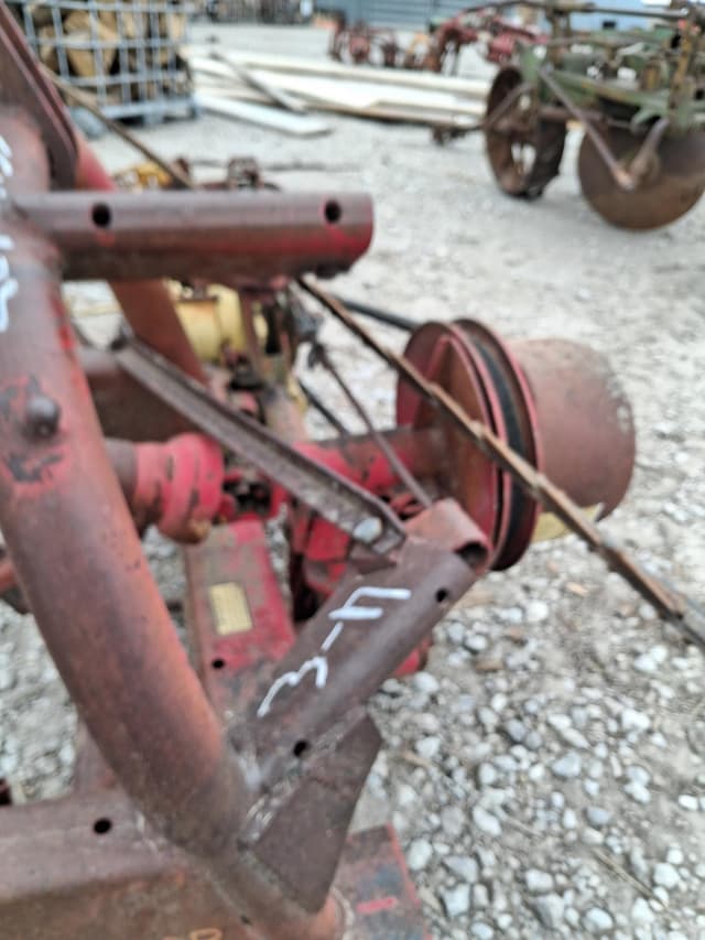 Image of New Holland 451 equipment image 4