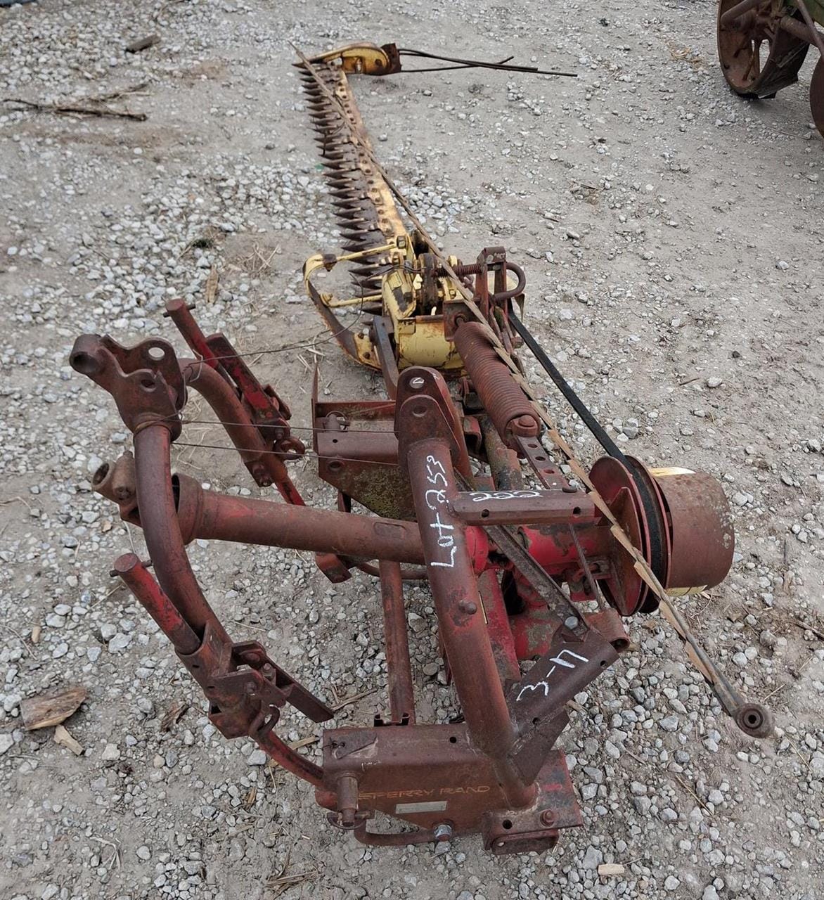 New Holland 451 Equipment Image0