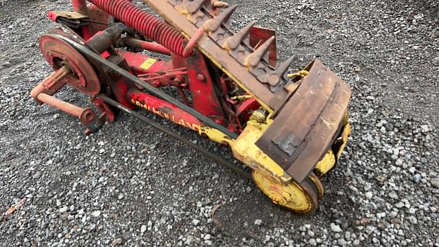 Image of New Holland 451 equipment image 2