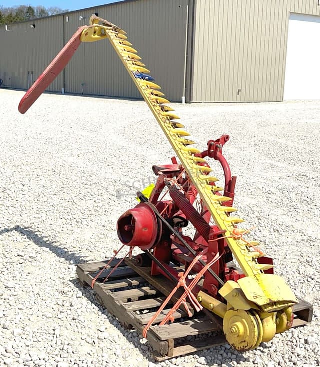 Image of New Holland 451 equipment image 4