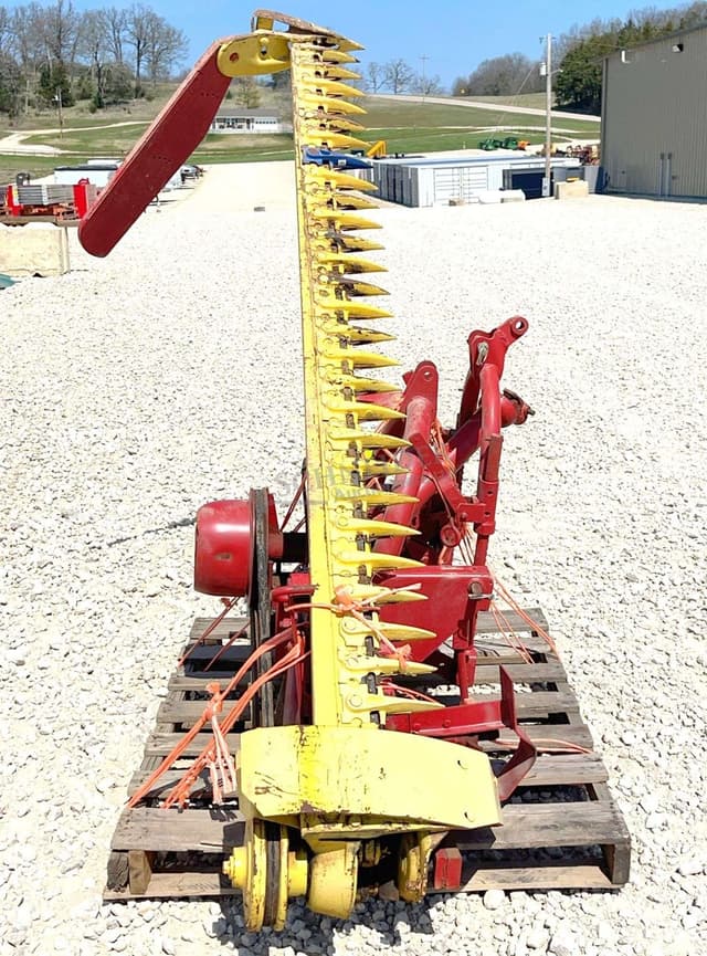 Image of New Holland 451 equipment image 3