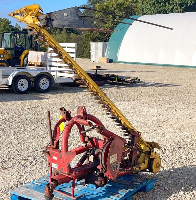 Image of New Holland 451 equipment image 4