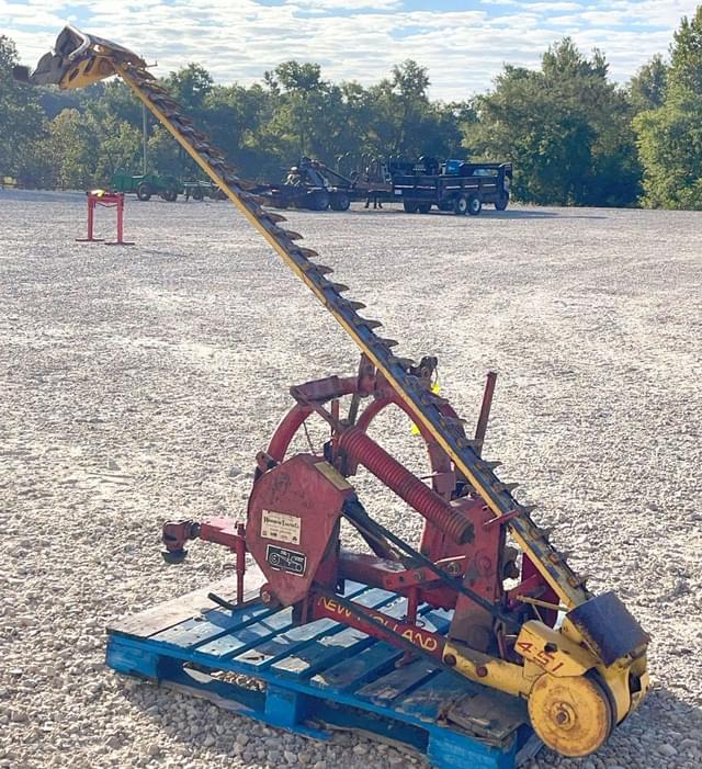 Image of New Holland 451 equipment image 3